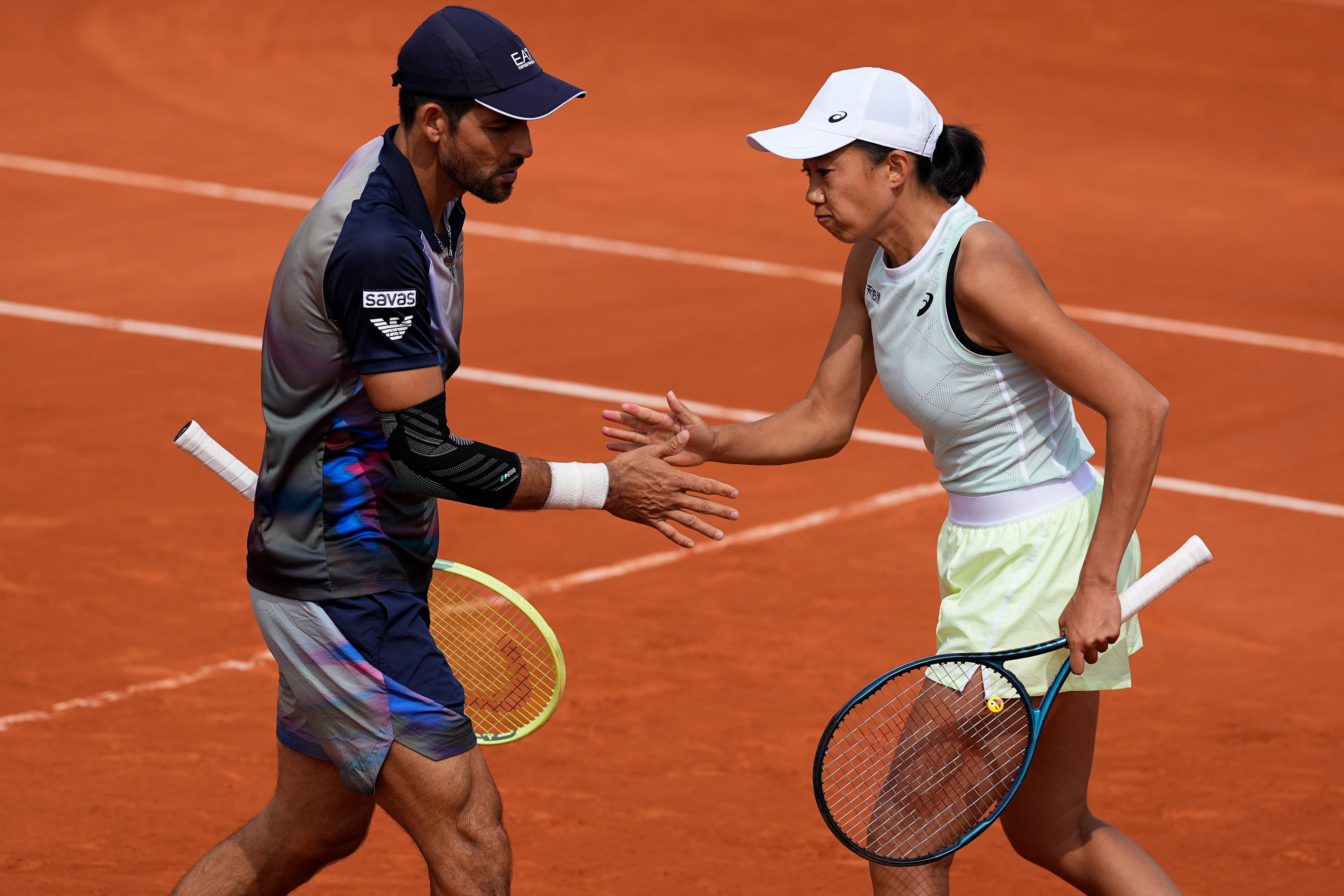 法网横扫拉沃尔杯，穆雷扛起全队