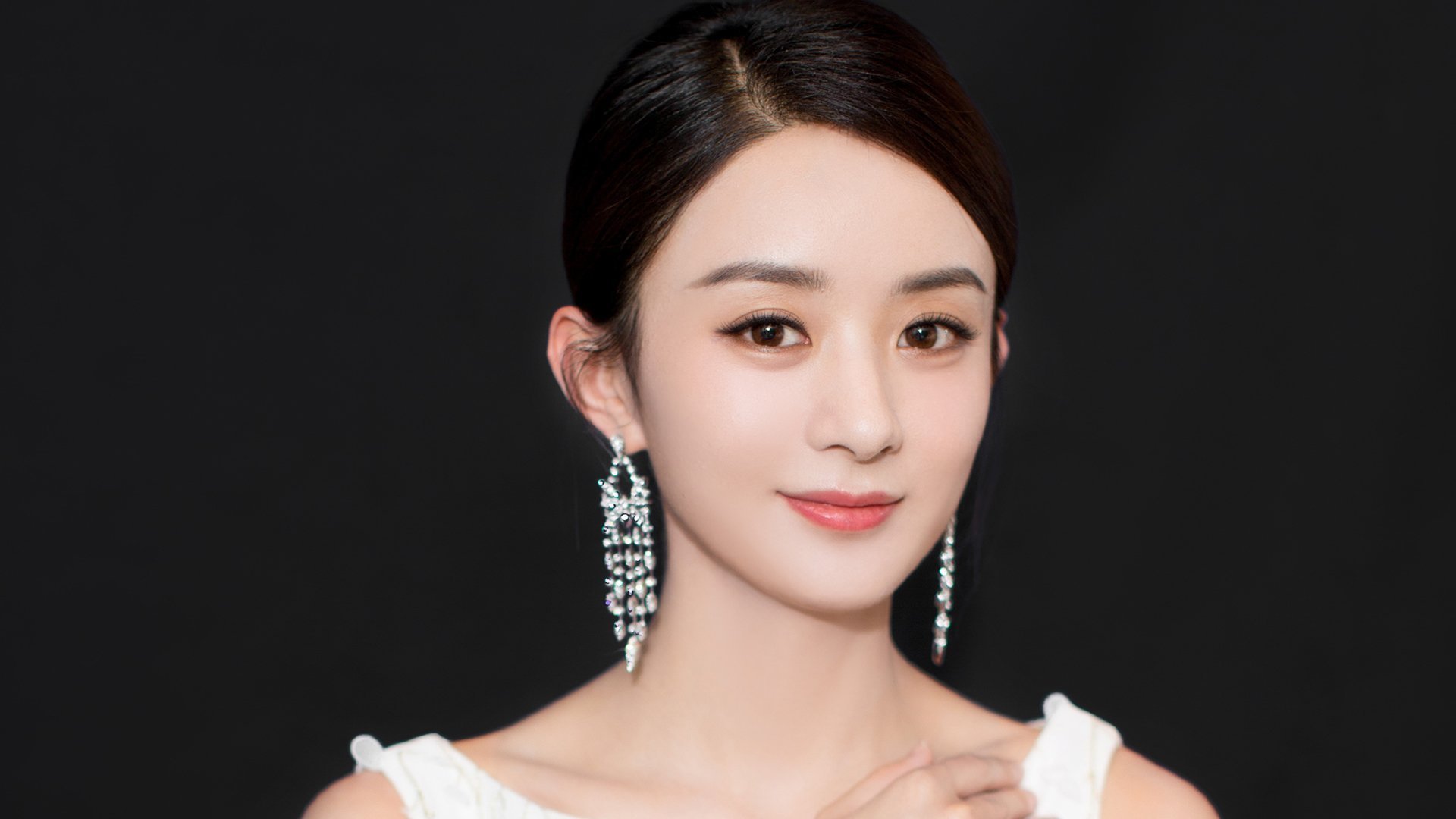 当绿色传奇遇见东方巨龙,凯尔特人掀翻深圳队,詹姆斯进攻端书写不朽篇章