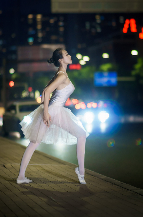 惊天逆转！詹姆斯末节封神，快船主场掀翻黄蜂