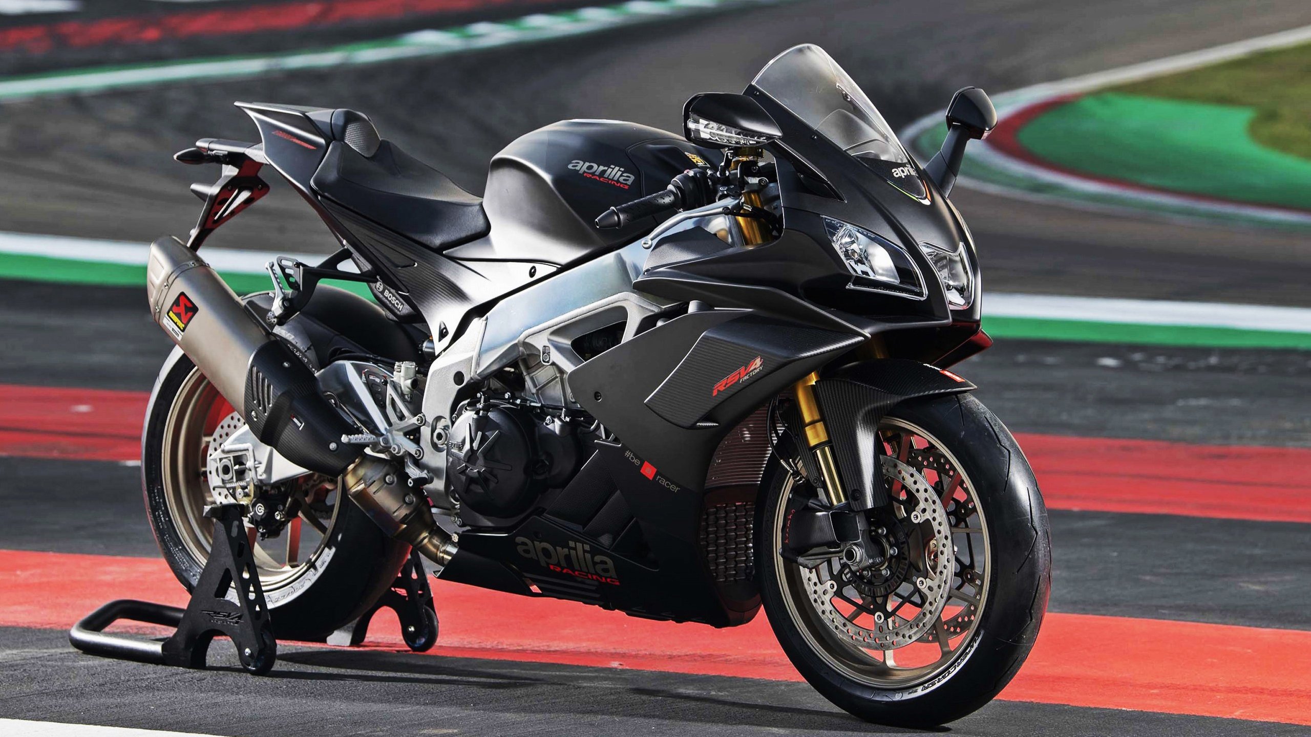 暗巷篮球与巨龙舞台，当拉文在聚光灯下醒来