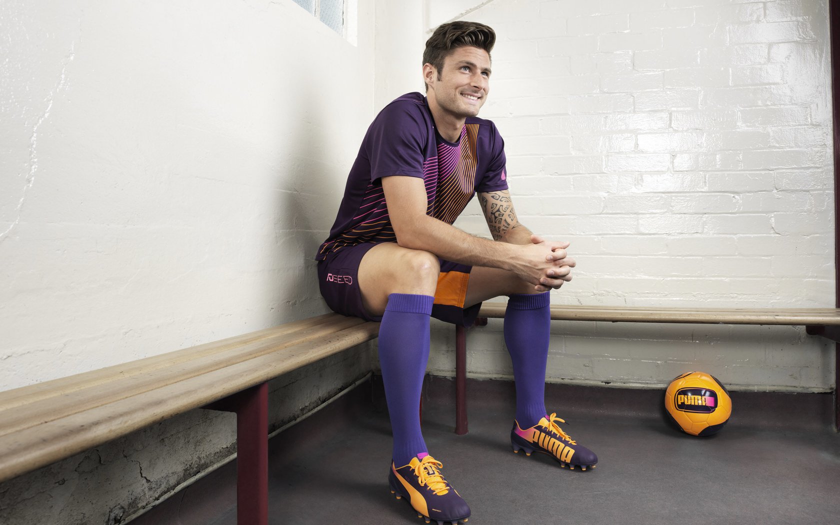 绿白风暴席卷诺坎普，阿尔及利亚国家队版强势压制巴萨，萨卡化身胜负手